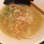 TORISOBA 雄 - 鶏そば！
            どこにいっても普通に美味いラーメンが喰えるようになったもんだ。