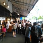 きつねや - 外人さんの行列（ピンボケ・笑）