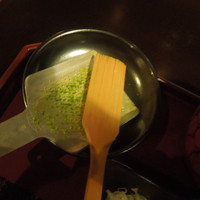 銀座 玉ゐ - おろし金の柚子胡椒。刷毛で穴子にかける。