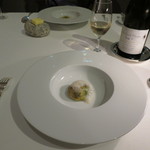 ドミニク・ブシェ トーキョー - アーティーチョークとシャビシューデュポワートゥーのラビオリ　ピノーデシャラントのエミュルション