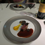 ドミニク・ブシェ トーキョー - 牛ヒレ肉のロティ　オニオンカラメリゼ　黒トリュフのラメル　ソースポルト　佐賀産黒毛和牛のヒレ肉