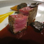 ドミニク・ブシェ トーキョー - 牛ヒレ肉のロティ　オニオンカラメリゼ　黒トリュフのラメル　ソースポルト　佐賀産黒毛和牛のヒレ肉