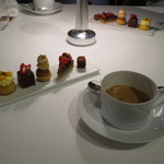 ドミニク・ブシェ トーキョー - エスプレッソをダブルで