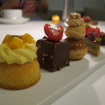 ドミニク・ブシェ トーキョー - ミニャルディーズ