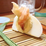 雲がかかったお月さま