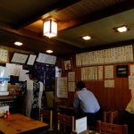 上田そば店 - 歴史を感じさせる店内