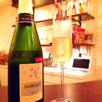 フィー フィー - 本日はシンハーの後は、スパークリングでまた乾杯。