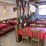 カマナ - テーブル席、座敷席お選びいただけます。