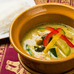 Chicken green curry, small pot with stovetop