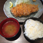 Youshokukatsuusagi - ロースカツ、ご飯大盛り（９００円＋０円）。