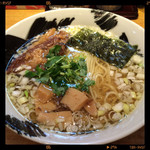 塩らーめん 豚軟骨煮込み 750円