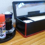 旬彩 - ＠卓上セット内容写真
・ソース
・醤油
・一味
・爪楊枝
・割り箸