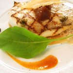 レストラン タテル ヨシノ 銀座 - メイン：ウスバハギのグリエ　玉葱のクーリ、パルメザン風味