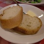 イタリア食堂 太陽のフロイデン - ランチセットのパン(バター)