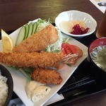 Ueji - MIXフライ定食¥540
