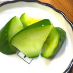 パリー食堂 - カツのお口直しのキュウリ