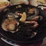 カサ・ベリヤ - やはり
                                イカスミ パエージャは、鉄板