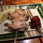 炭家 - 手羽先はどうしても食べたくなります。レバーも臭みはなく、柔らかくて美味しいです。