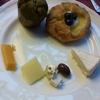 Lounge & Dining G - チーズとデザートパン