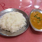 RAJ - チキンのひき肉カレーセットベリーホットライス大盛り。