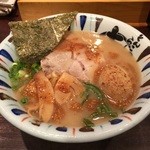 Nanashi Tonkotsu Hen - 七志味玉らーめん¥800。