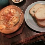 あぷちゃ - ＜2015年8月・再々訪＞エビのアヒージョ、バゲットと共に。