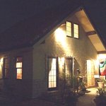 トラットリア ナトゥーラ - 夜の外観