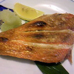 佳のこ - 金目鯛の塩焼きです。山奥でこんなおいしい魚介料理が食べれるなんて、思ってもみませんでした
