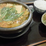 韓国家庭料理 チング - キムチチゲ（９８０円）