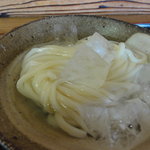 純手打 鳥越うどん・愛 - 冷し小　氷が浮いているのは讃岐では自身初めてです！