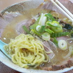らーめんどう楽 - しおチャーシューの麺
