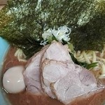 横浜家系 侍 - ラーメン￥750＋63卵(トッピング名)￥200