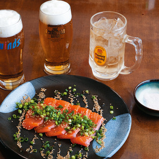 啤酒和餐廳，您可以享受“美味的麥芽”生啤酒和高杯威士忌