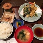 ひろや - 201509  ひろや  ★本日のおすすめ定食（780円）★天ぷら（えび 野菜5点）高野豆腐煮