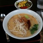 揚龍 津店 - セットの四川ラーメン。