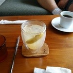 みんなのコーヒー - レモネードとホットコーヒー