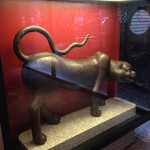 とらや - 店内の『半身の虎』