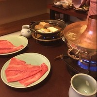 人形町今半 本店 - 個室で和牛のすき焼きとしゃぶしゃぶ。専属の仲居さんに作って頂く贅沢感。老舗は素敵なスタッフに守られているのですね❤︎