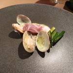 ズッカ ダ ヴィーノ - 鱸とアサリと炙りキュウリ