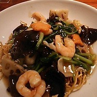 海皇 大阪堂島店 - 太揚げ麺に海鮮たっぷりです