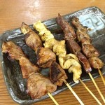 豊田屋 - やきとん盛合せ（五本）タレ
