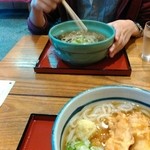 司津屋 - 家族は鰊そば　手前はとりてんうどん