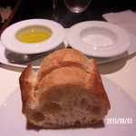 カフェ・トロワグロ - バケットと別オーダーのバージンオイル