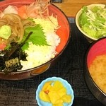 Saninkaisen Robata Kaba - 海鮮丼 大盛り