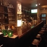 OZZ - 20時過ぎはまだカウンターどころか店内に他にお客さんがいませんでした