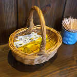 直ちゃん - 卓上には、ゆず胡椒とマスタードの用意あり