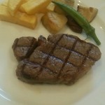 Petit-Restaurant goutez - お肉も大きいよ～(≧▽≦)