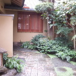 玄冶店 濱田家 - 玄関前