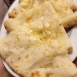 インドレストラン ムンタージ - チーズナン