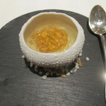 追加のアミューズ・ブッシュ（紫ウニのミネラルウオーターのジュレ仕立て）